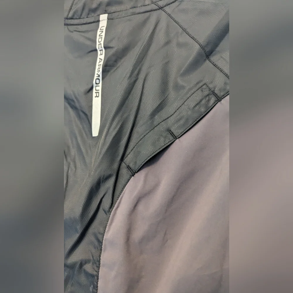 Under Armour Running Jacket - Picture 4 of 7